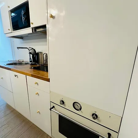 Apartment Spacieuses Flats Montaigne Champs Elysee Paris