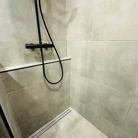 Apartment Spacieuses Flats Montaigne Champs Elysee *