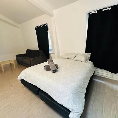 Spacieuses Flats Montaigne Champs Elysee Apartment *